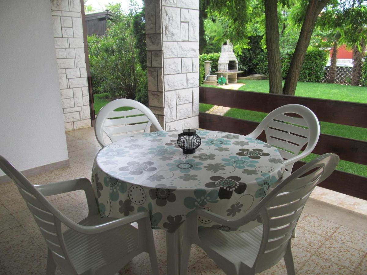 Zvezdica*** With Garden Apartment