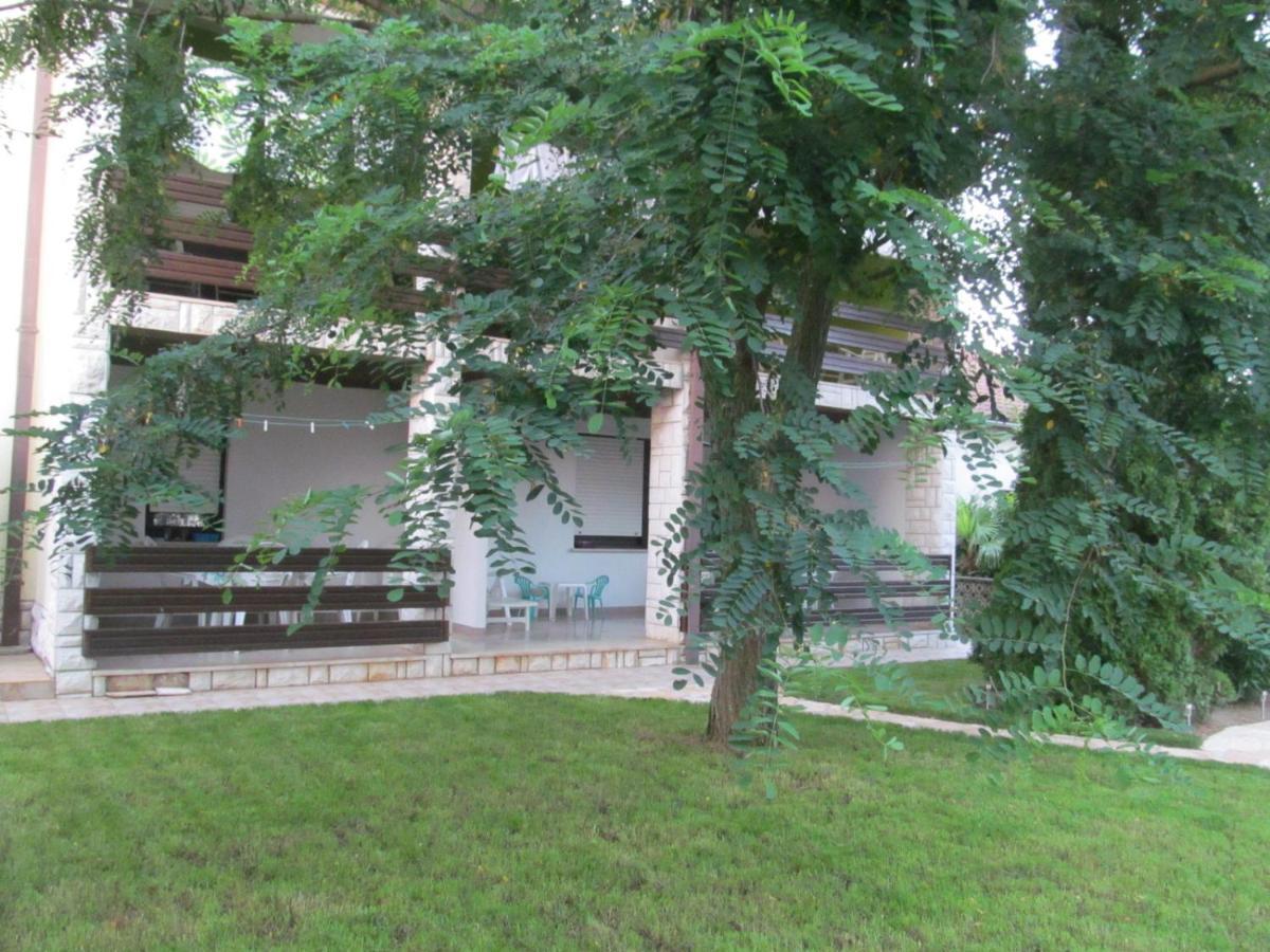 Zvezdica*** With Garden Apartment Zambratija (Istria)