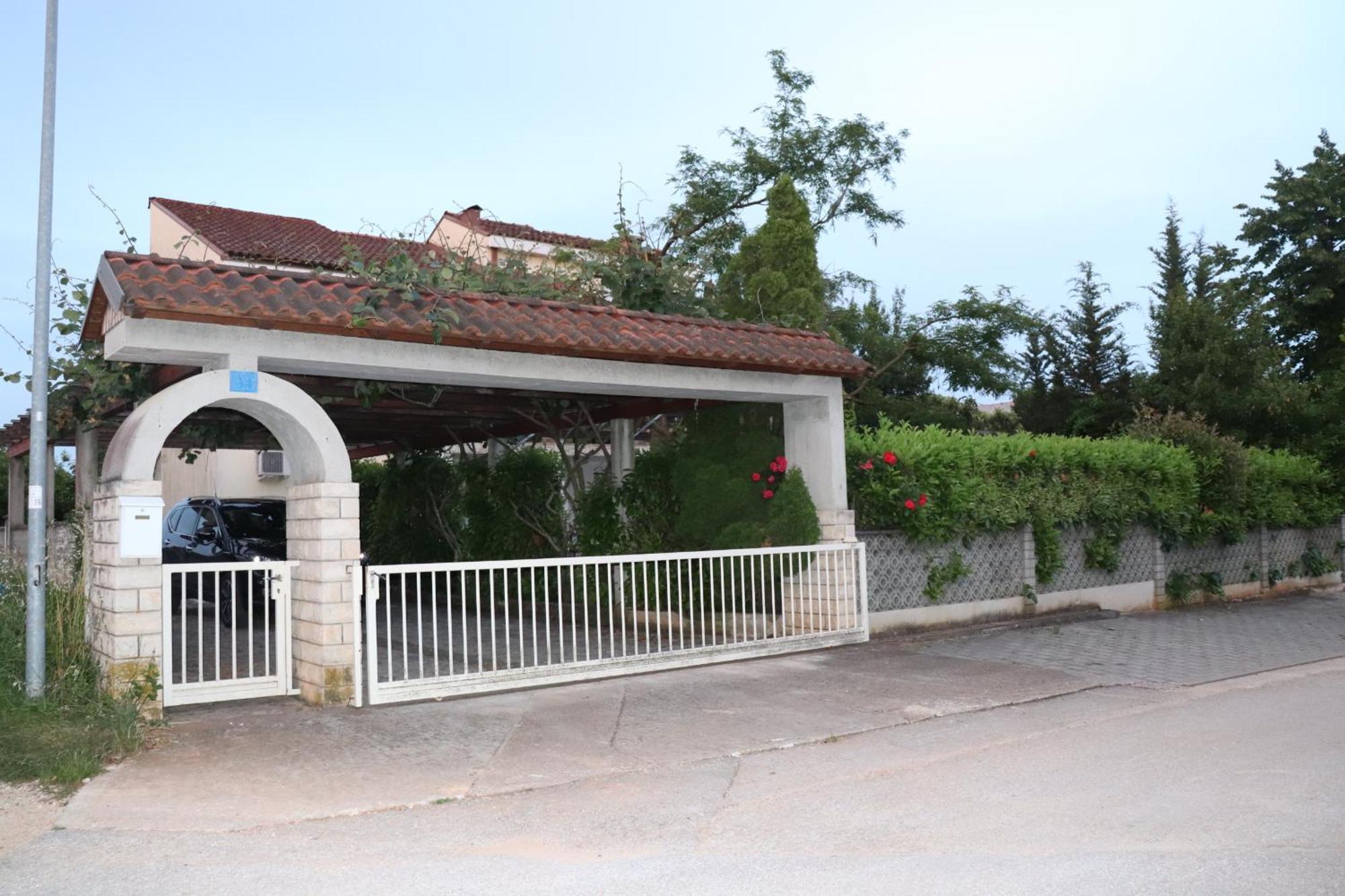 Appartement Zvezdica*** With Garden Zambratija (Istria)