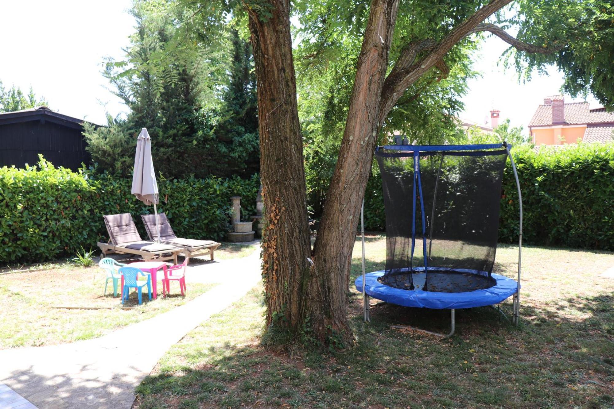 Zvezdica*** With Garden