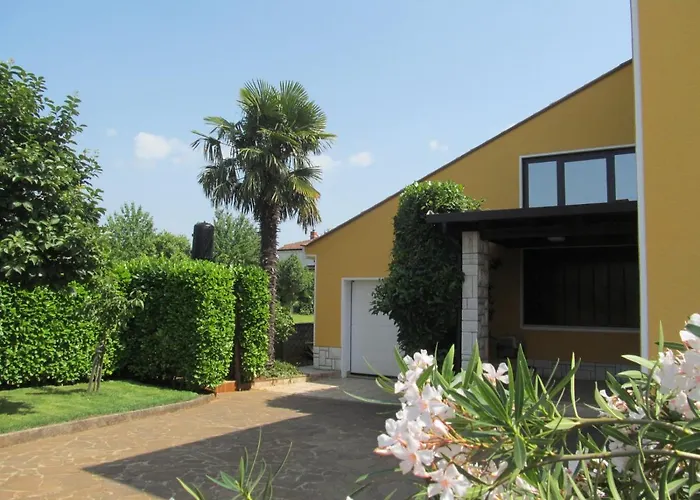 Apartments Zvezdica*** With Garden