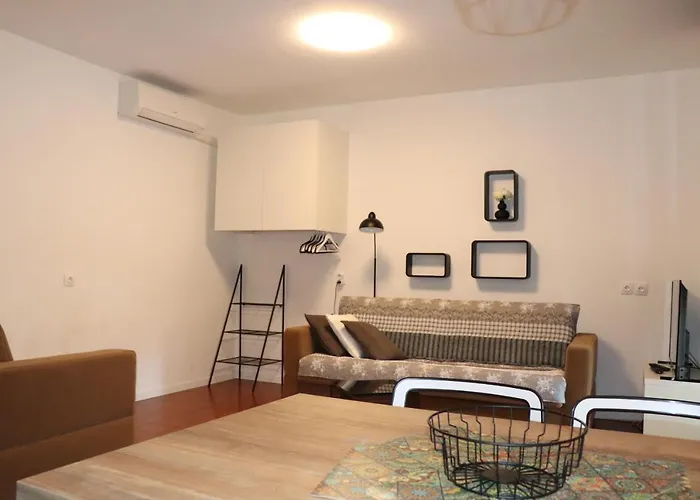 Apartments Zvezdica*** With Garden