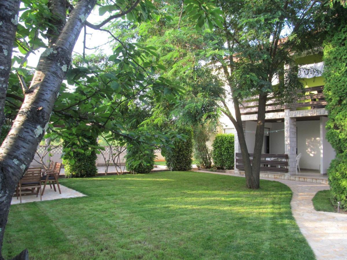 Apartment Zvezdica*** With Garden *