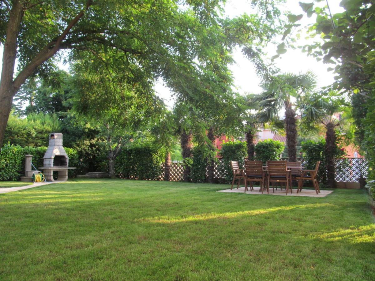 Zvezdica*** With Garden
