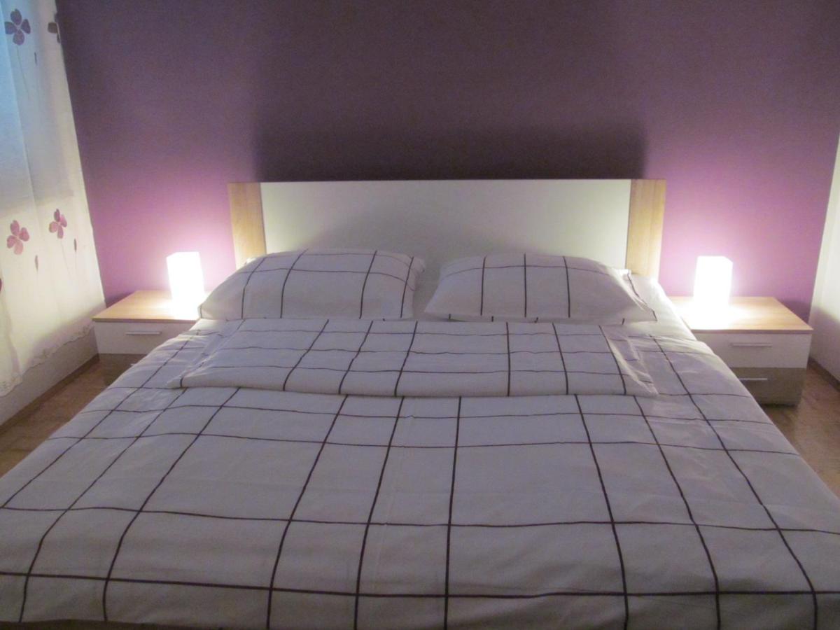 Apartment Zvezdica*** With Garden Zambratija (Istria)