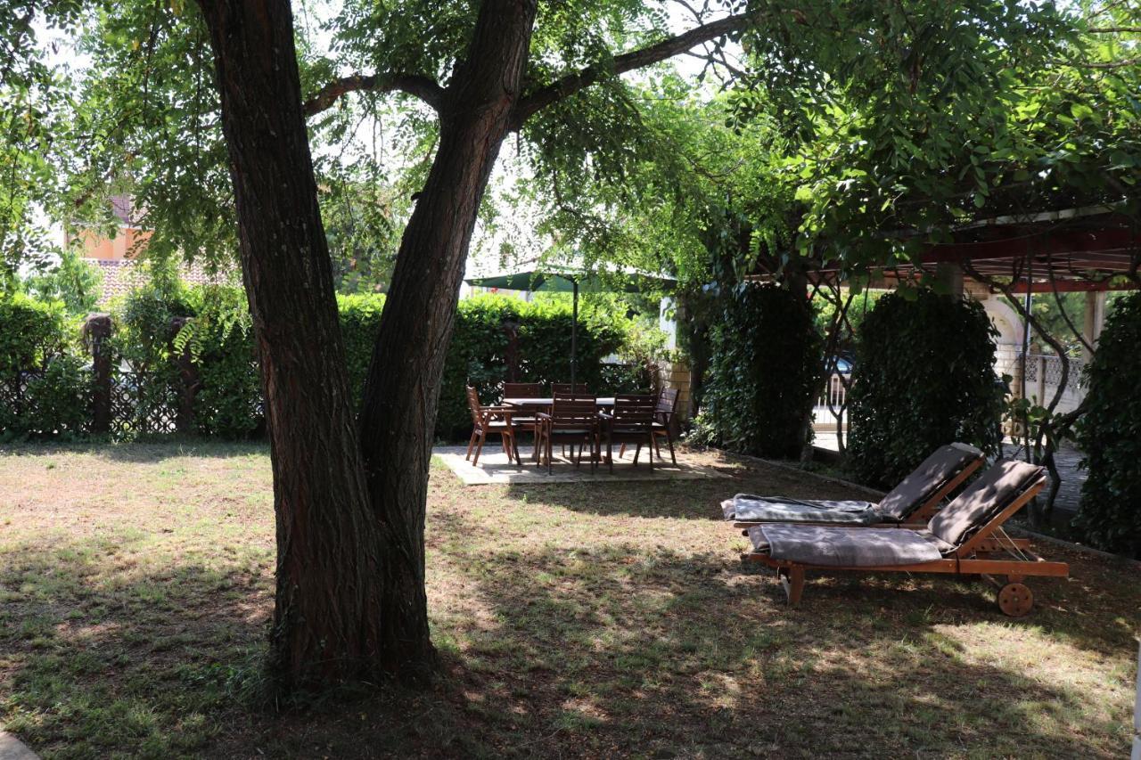 Apartment Zvezdica*** With Garden